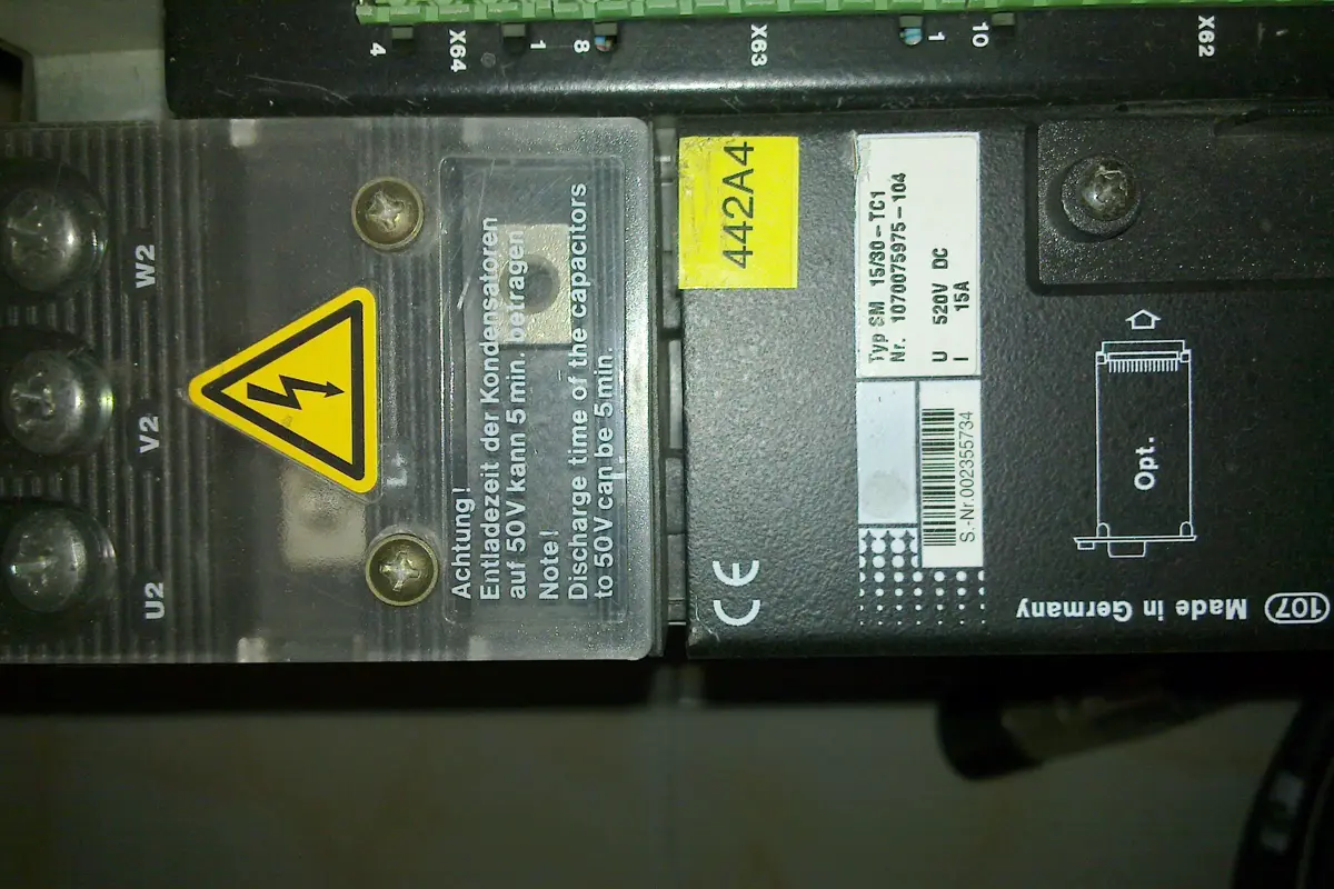 BOSCH- SM15 30-TC1 DC520V 15A