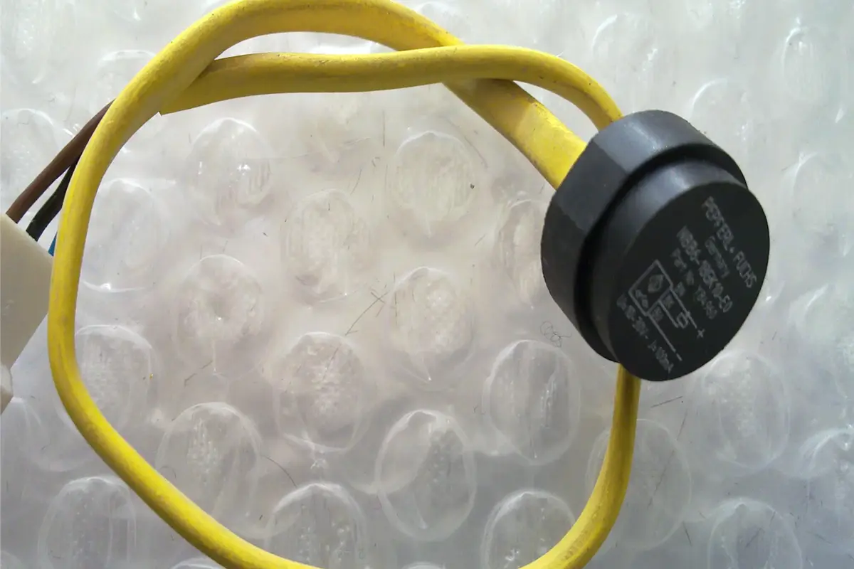 PEPPERL&FUCHS- NBB6-18GK10-E0