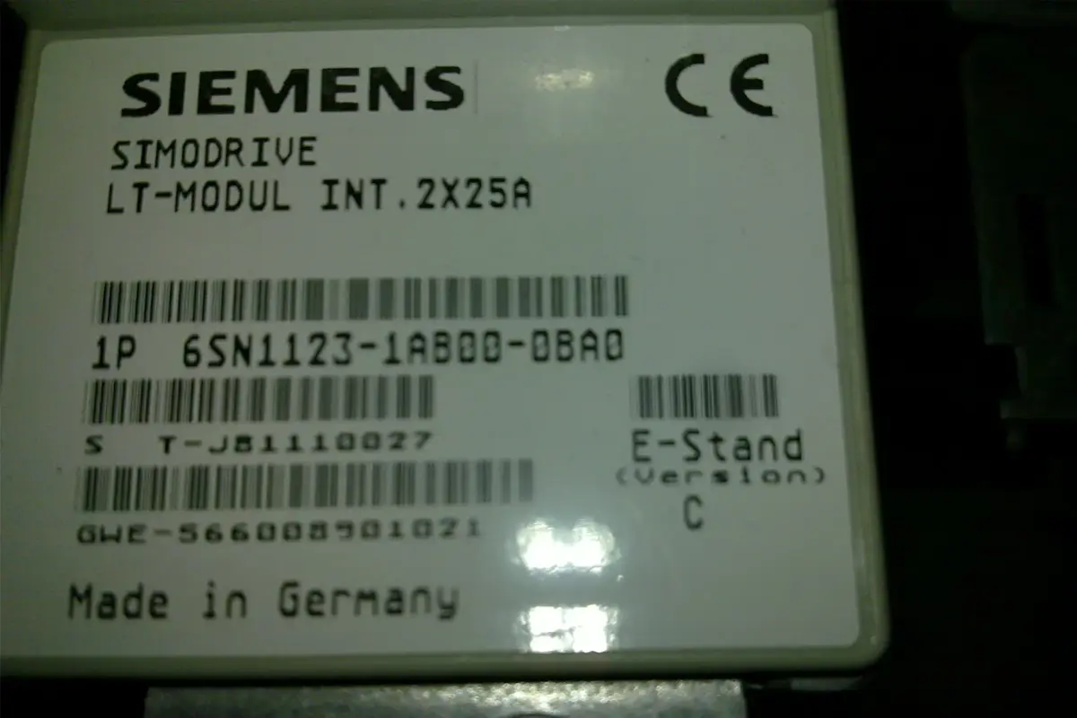 SIEMENS SİNAMİCS 6SN1123-1AB00-OBAO